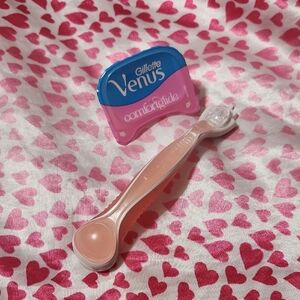 Gillette Venus ComfortGlide Razor with Pink Handle And White Tea Blade 3 Blades